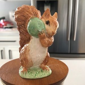 Squirrel Nutkin by royal Albert, 1989, hand-painted signed non-smoking home